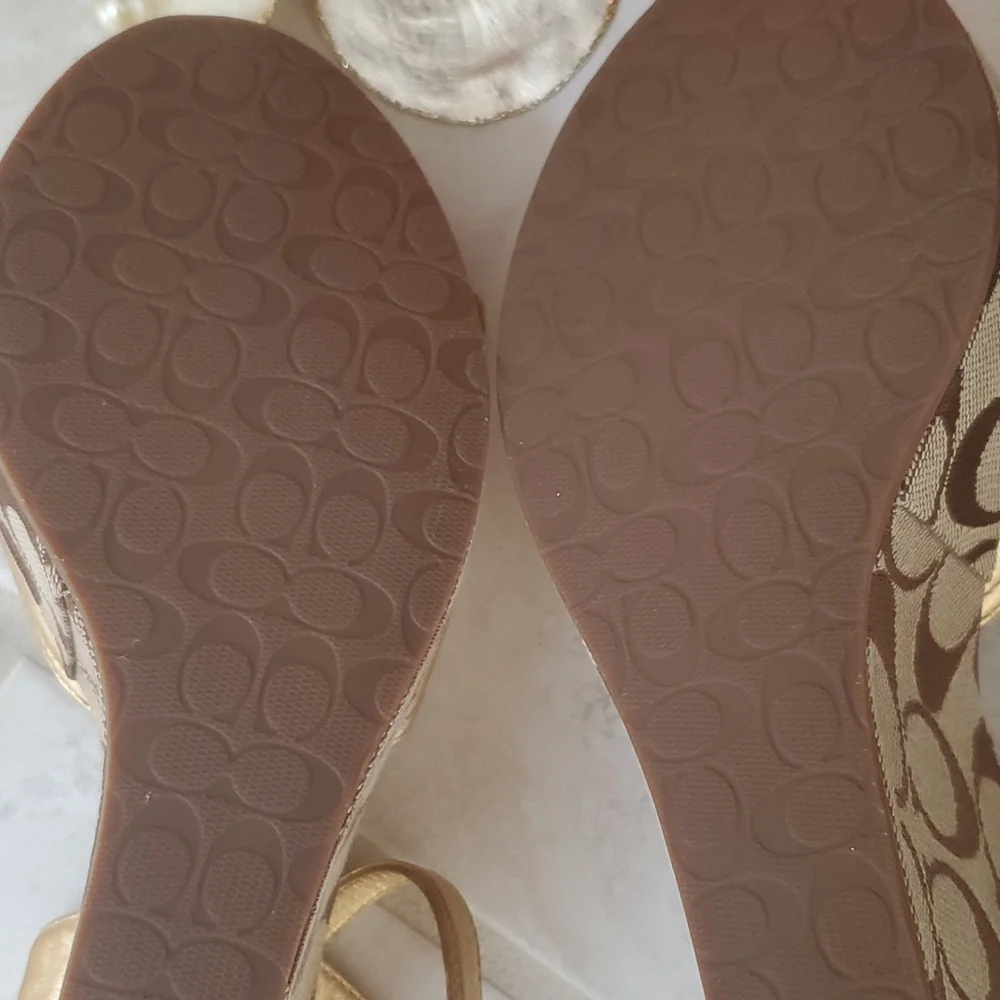 ‼️VERY RARE!!‼️ 🌟🤎 COACH Brown/Gold Wedge Sandals 🤎🌟